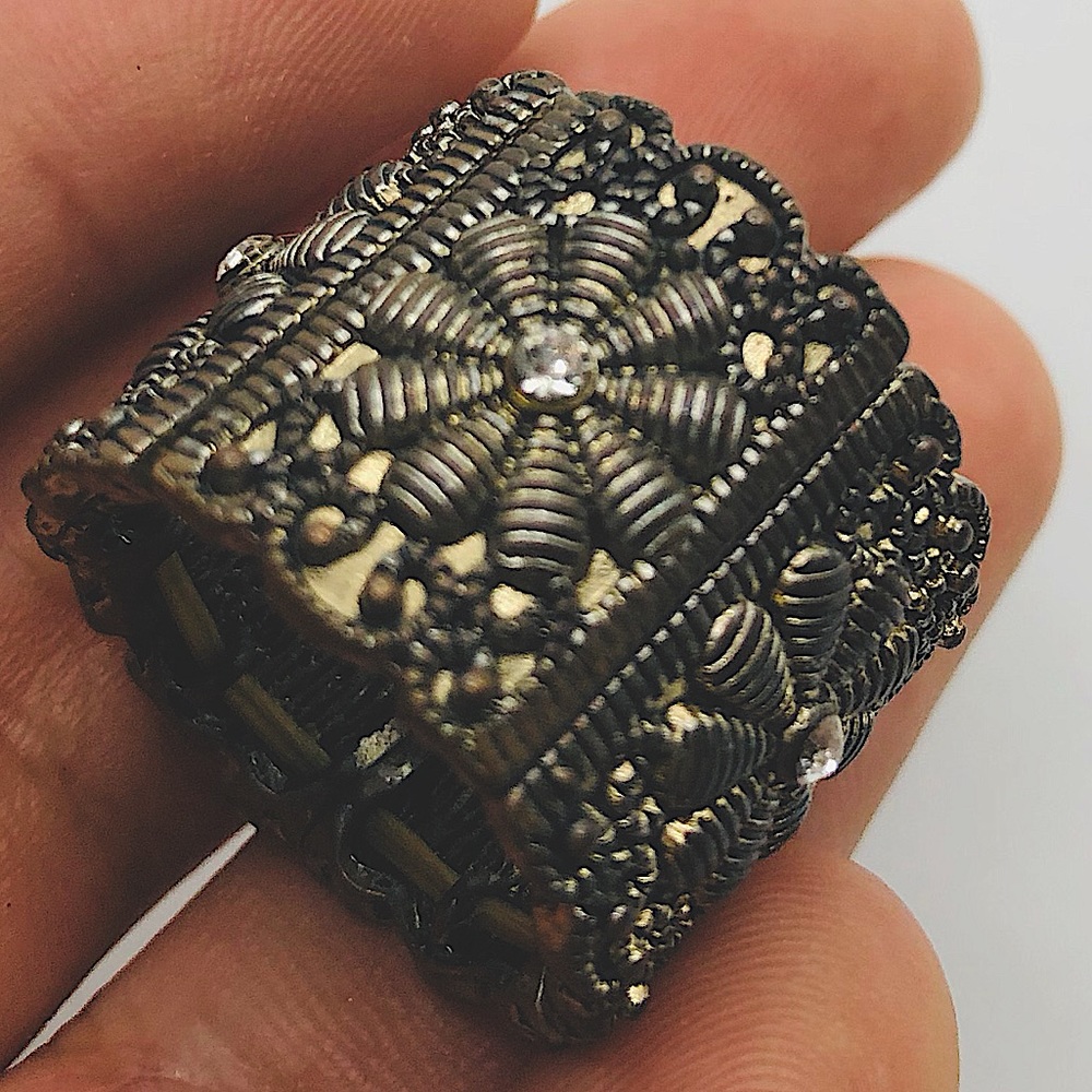 Old antique stretchy ring with unique design